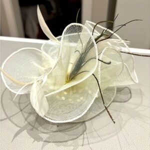 White feather fascinator